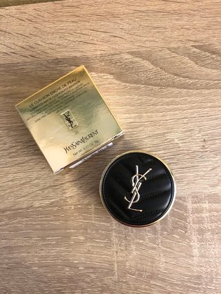 Yves Saint Laurent Cushion Foundation 20