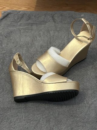 Sandalias de Cuña Doradas