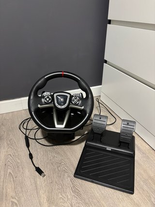 Volante con pedales HORI para Xbox