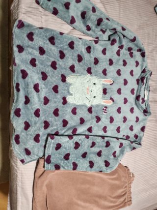Pijama de mujer con estampado de corazones