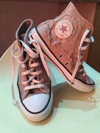 Converse altas beige bordadas talla 36