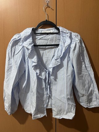 Camisa de rayas con volantes
