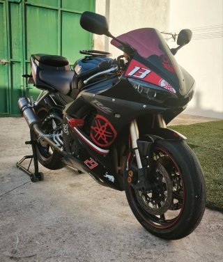 Yamaha YZF R6 Negra y Roja