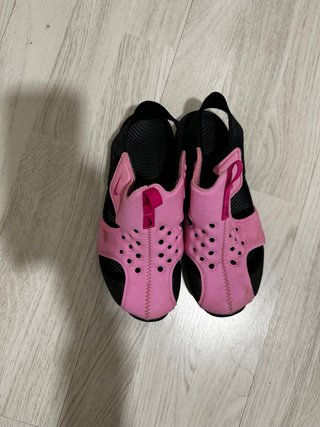 Sandalias de agua Nike talla 32