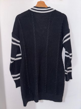 Jersey negro con rayas blancas