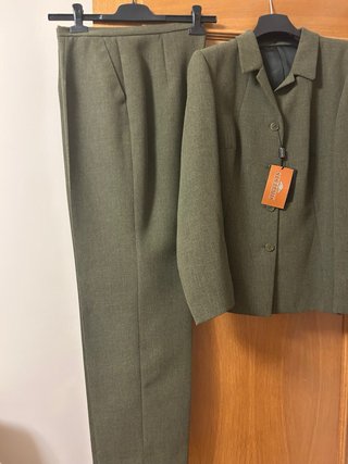 Traje pantalón mujer SINTESIS  verde 48 NUEVO