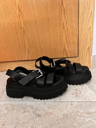 Sandalias Negras con Plataforma