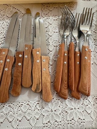 Set de Cuchillos y Tenedores con Mango de Madera