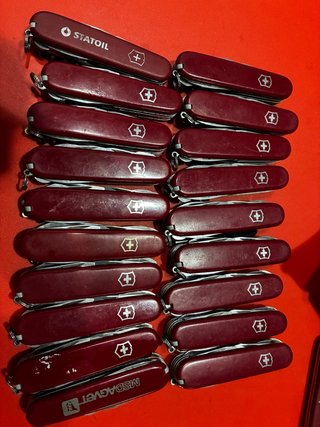 Lote de 19 navajas iguales  Multiusos Victorinox