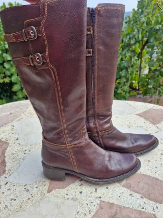Botas altas de piel marrones