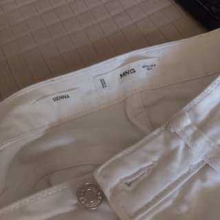 Pantalón vaquero blanco Mango
