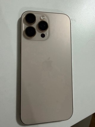 iPhone 16 Pro Max dorado