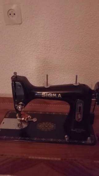 Máquina de coser Sigma antigua