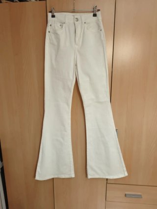 Pantalón vaquero blanco Bershka