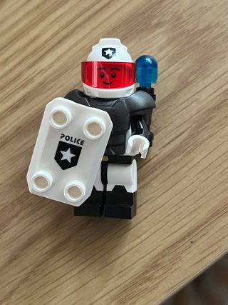 Minifigura LEGO Policía Espacial Serie 21