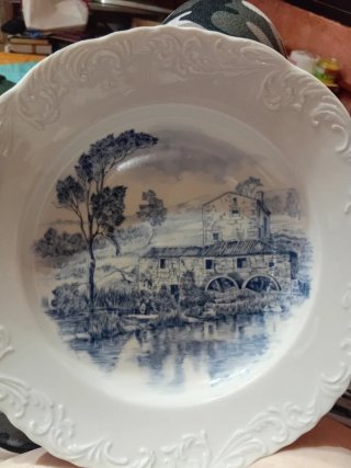 Piatti decorativi antichi