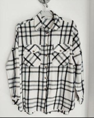 Camisa chica algodón Stradivarius Talla XS.