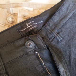 Pantalón pitillo encerado
