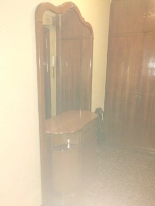 Entradita con espejo de madera