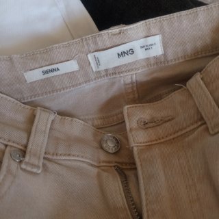 Pantalón vaquero flare beige