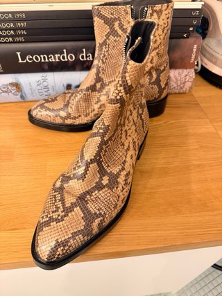 Botines con estampado de serpiente