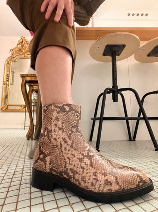 Botines con estampado de serpiente