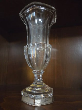 Jarrón de cristal con pie de plata