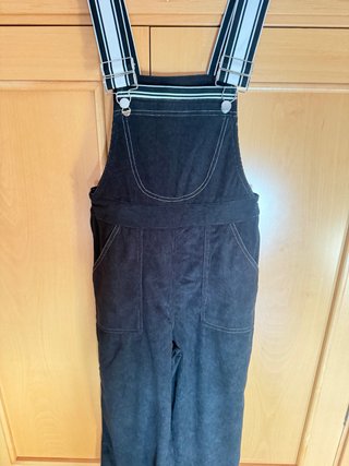 Mono negro de pana con tirantes