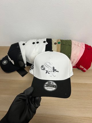 Gorra New Era Blanca y Negra