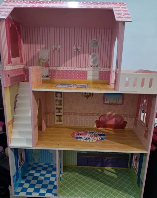 Casa de muñecas de madera