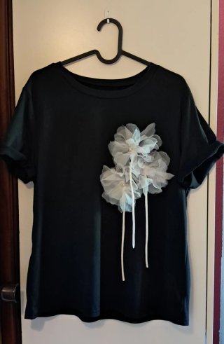 Camiseta Negra Flores Organza