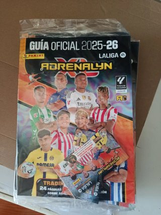 Guía Oficial Panini Adrenalyn LaLiga 2025-26