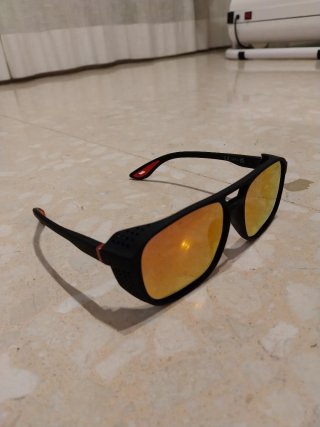Gafas de sol deportivas naranjas y negras