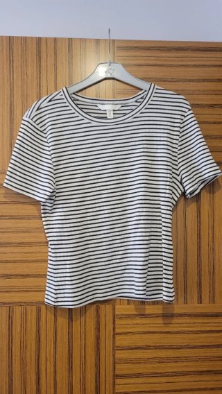 Camiseta H&M Crema y Rayas Marrones