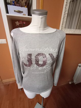 Jersey fino gris con detalle brillante