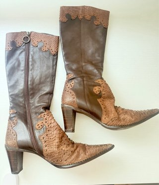 Botas de piel con tachuelas