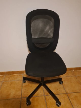 Silla de oficina negra