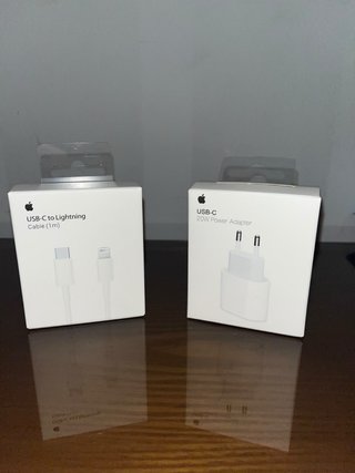 Set Cargador Apple 20W y Cable USB-C a Lightning