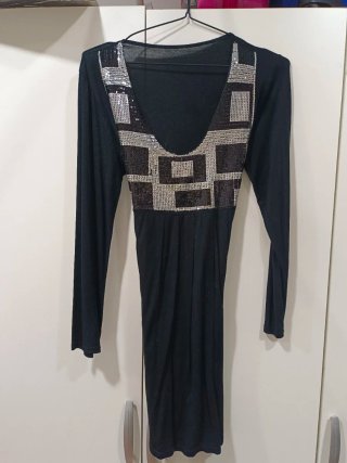 Vestido Negro con Apliques