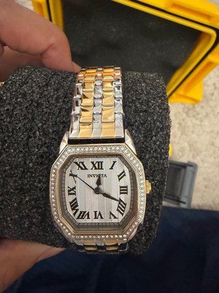 Reloj Invicta Oro y Plata