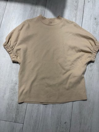 Camiseta Beige de Manga Corta y la chateta a 50