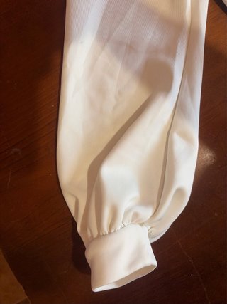 Mono elegante blanco de mujer