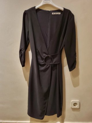 Vestido negro Carher
