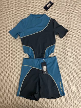 Conjunto deportivo Body y legging Reebok
