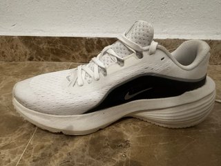 Zapatillas Nike Blancas y Negras
