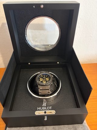 Reloj Hublot Negro y Dorado Caja y Papeles
