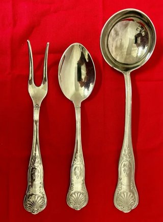 Cubiertos de plata para servir