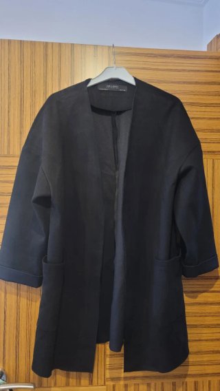 Chaqueta abierta negra Zara suede