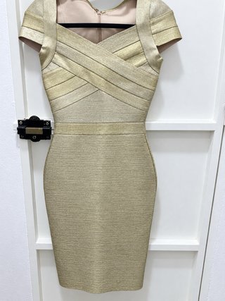 Vestido de fiesta dorado y beige