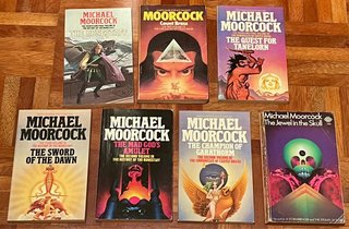 Siete libros de Michael Moorcock en inglés.